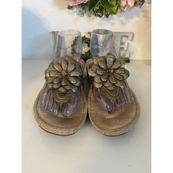 Clarks Artisan Larina Floral Thong Wedge Sandals Gold Women's Size 7M New No Box - Picture 13 of 16